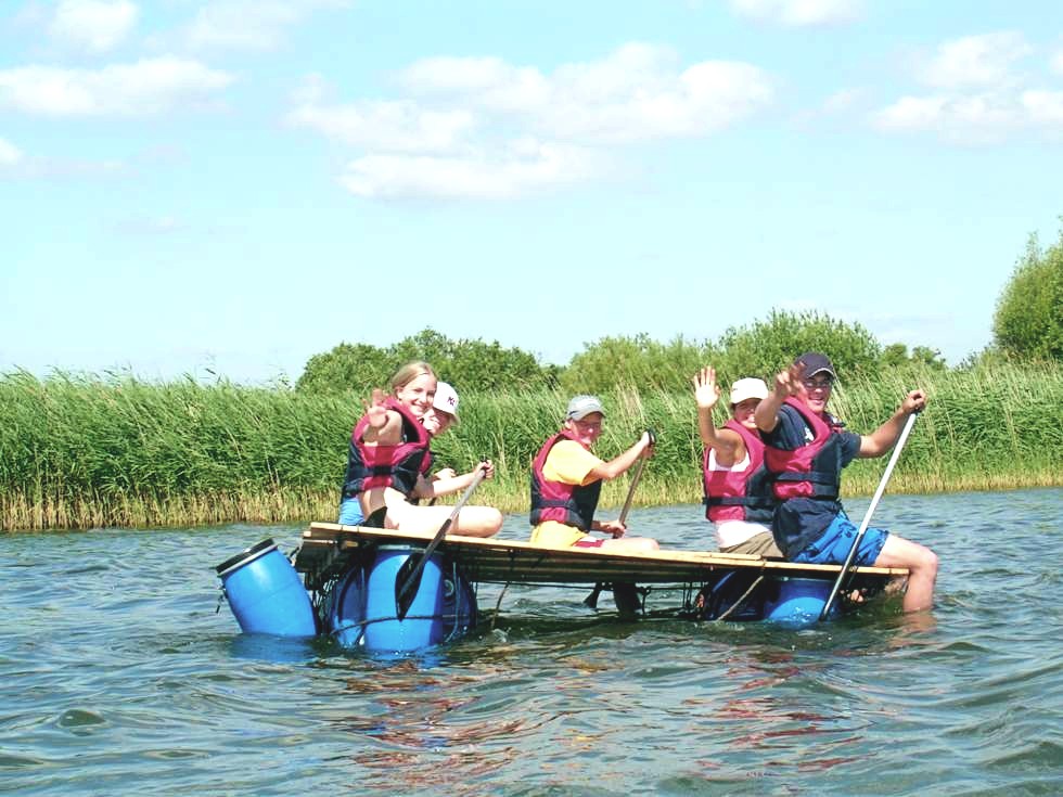 Klassenfahrten Anbieter – Floßbau in MV
