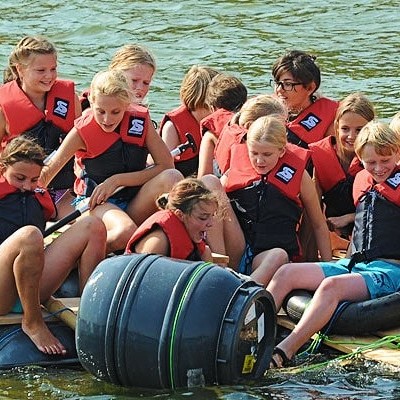 Klassenfahrten Programme - Erlebnispädagogik Floßbau